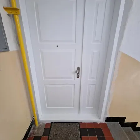 Krasny Staromestsky * Pozsony